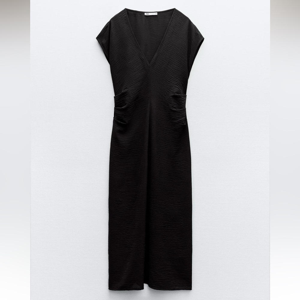 cute Zara flowy dress with roiching on the side